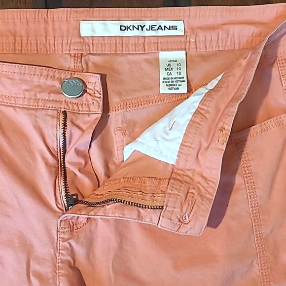 DKNY Roll Tab Bermuda / Short Shorts Mid Waist Rise Pockets Adjustable Length - Picture 10 of 16